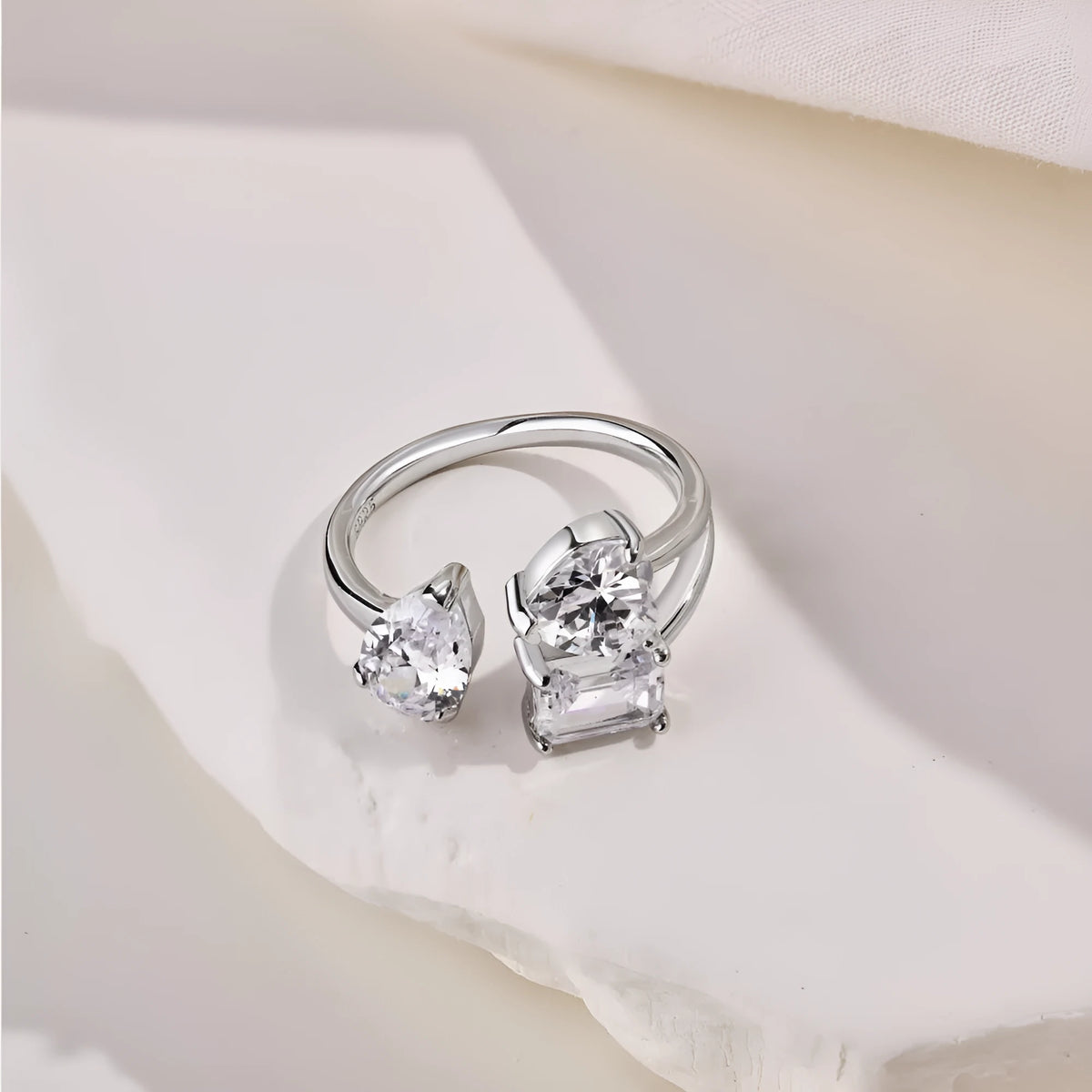 S925 sterling silver ring with adjustable opening and pear-shaped heart-shaped zircon inlay