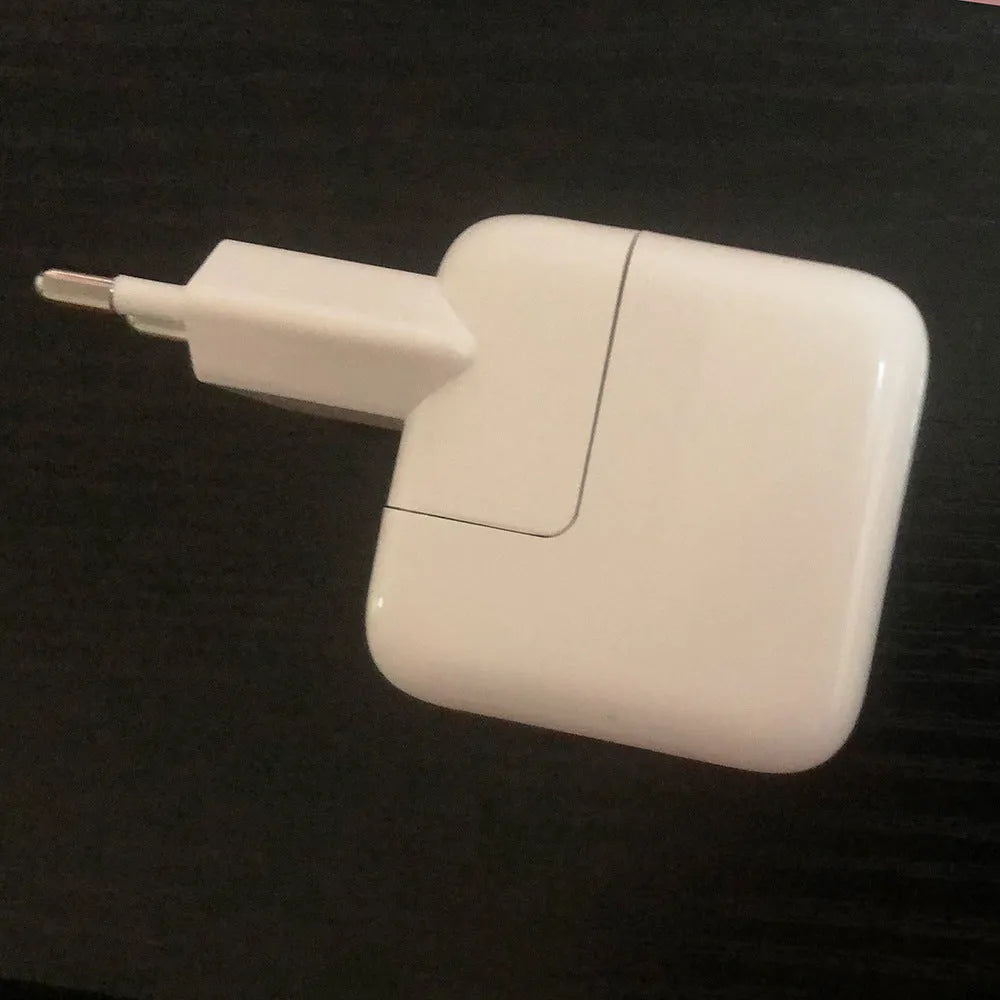 Apple iPad and iPhone compatible USB charger with US and European plug options
