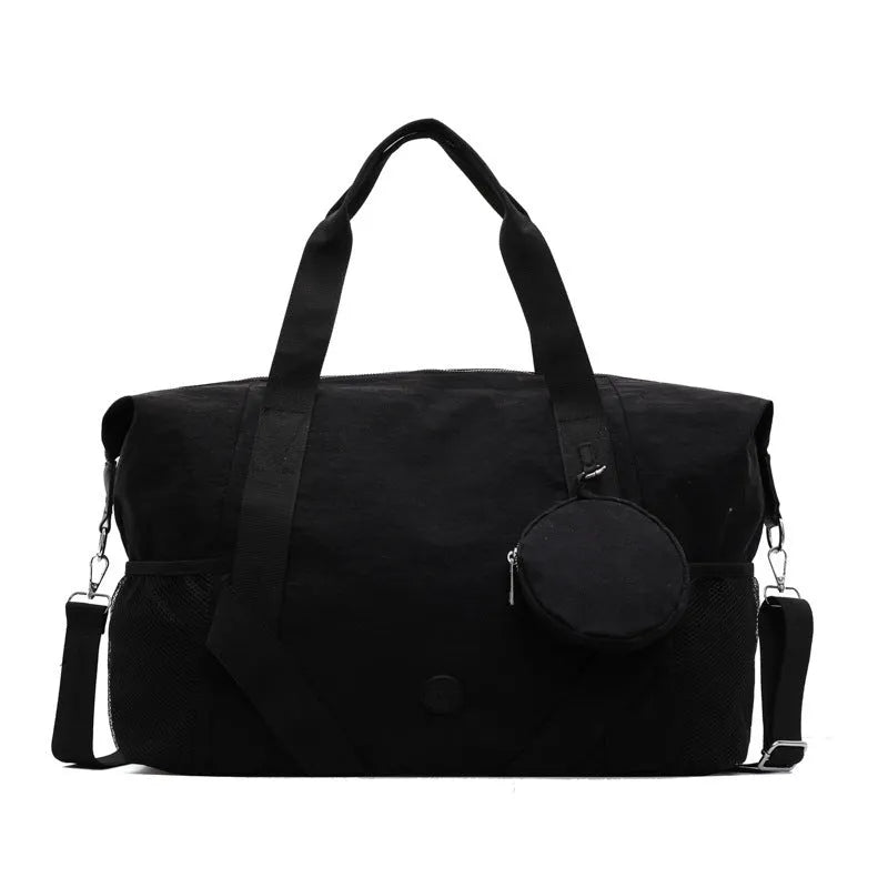 Lightweight Oxford cloth gym bag with breathable lining in black and green colour options
