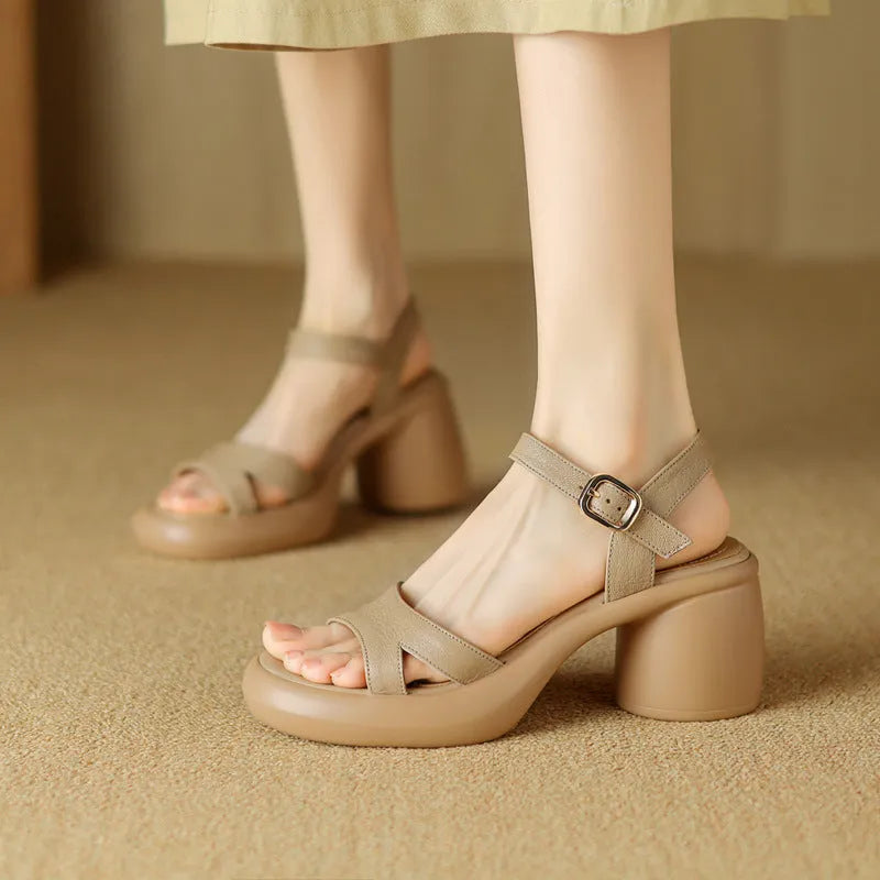 Women's open toe platform sandals in apricot with round toe holder and 2cm rubber sole.