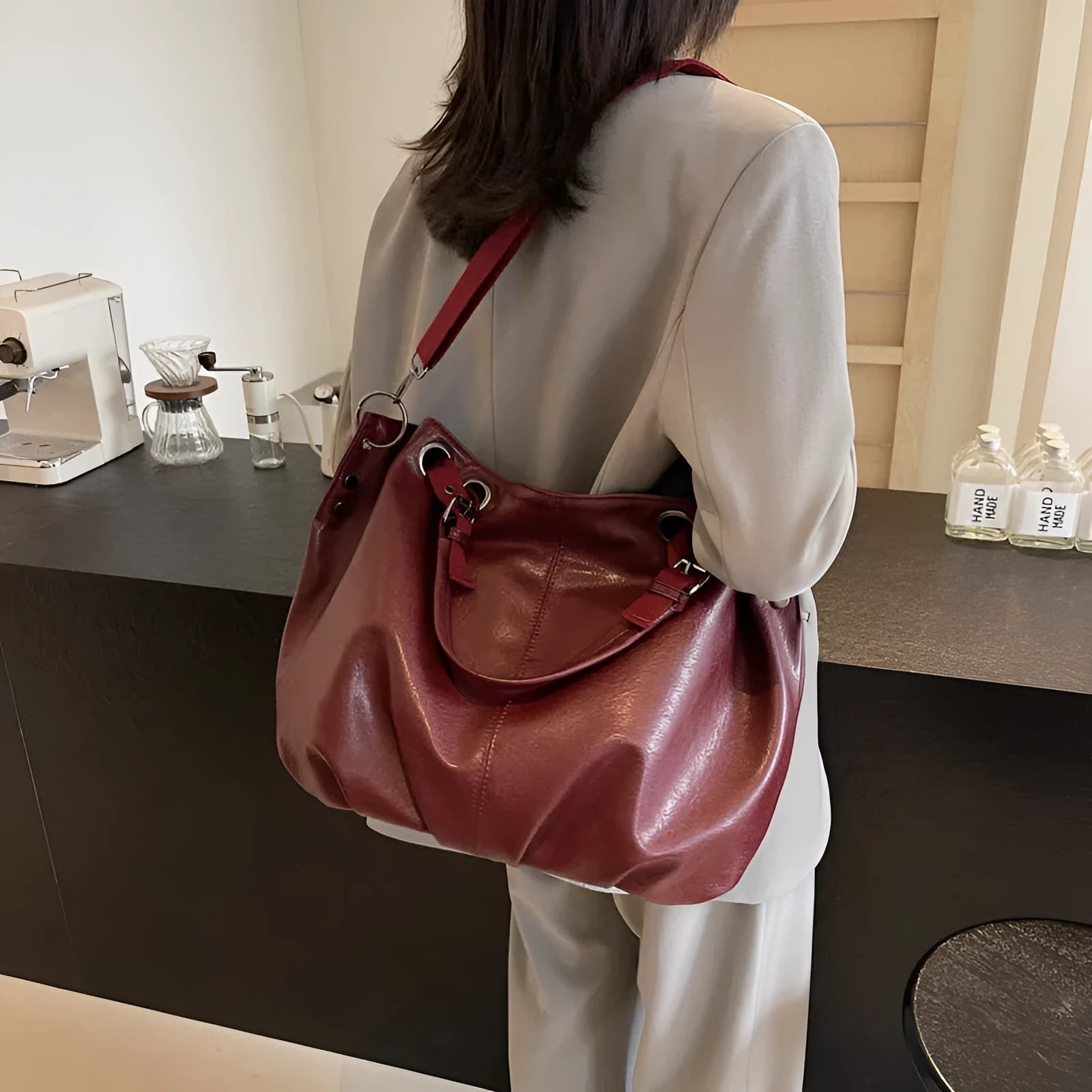 Solid colour women's PU tote bag with one shoulder strap and internal zipper pocket