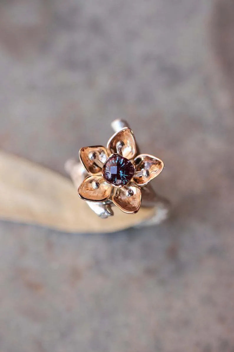 Silver two-tone floral geometric women's alloy ring shown in multiple sizes