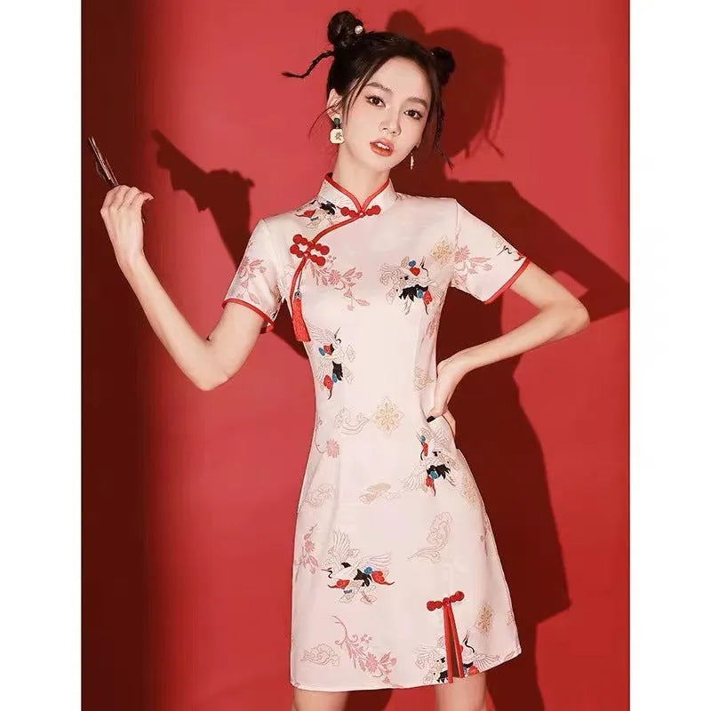 Short cheongsam dress for bridesmaids with crane print and quarter sleeves in polyester, available in sizes S to XXL