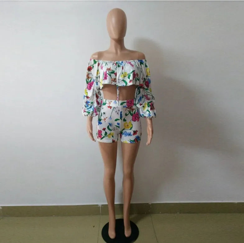 Multicolour digitally printed two-piece outfit with fluffy long sleeves and shorts.