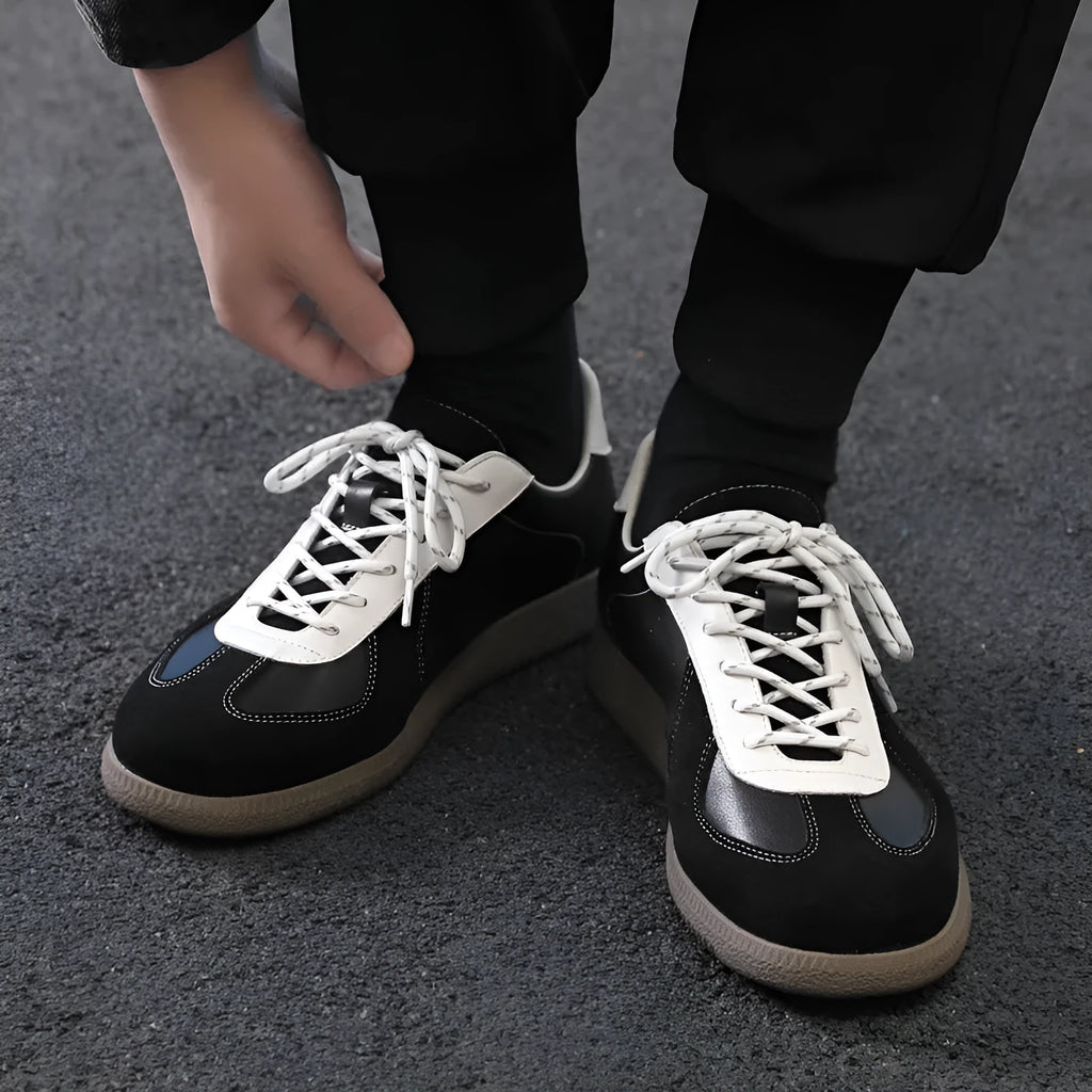 Men's broad casual leather shoes in solid colour, round toe, front lace-up, black and yellow options