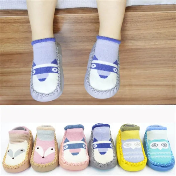 Baby floor socks with anti-slip sole in combed cotton fabric, showing colour and pattern options