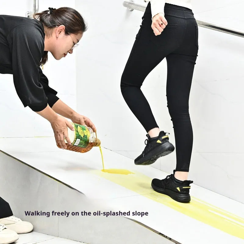 Black non-slip chef shoes for men and women with breathable polyester upper and rubber outsole
