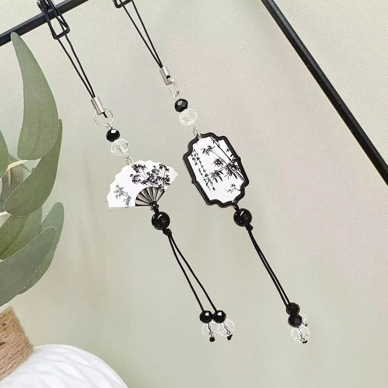 Guofeng Chinese style botanical plants and flowers bead keychain with baked varnish finish