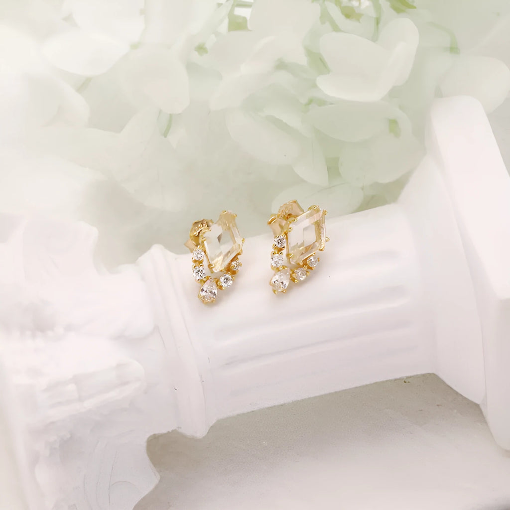 Geometric sweet white crystal stud earrings made from electroplated 925 sterling silver