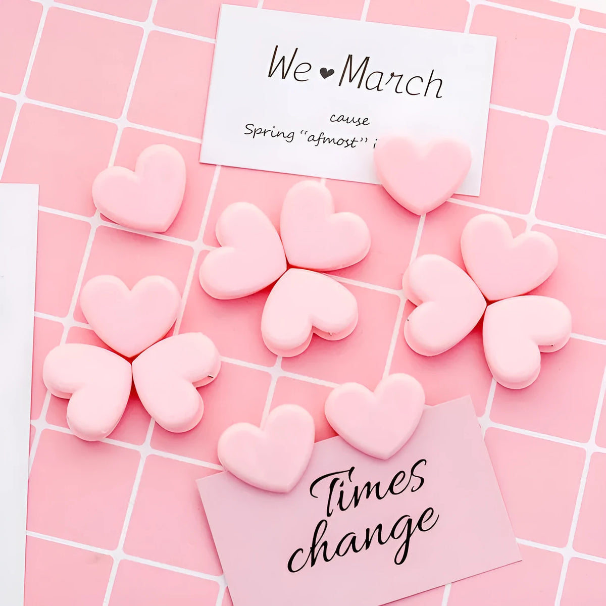 Pink heart-shaped love clip measuring 3.2 x 2.5cm for holding photos and decorations