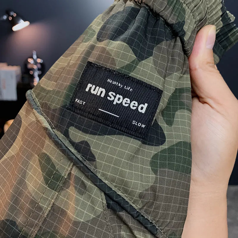 Men's camouflage cargo shorts loose fit with elastic waistband