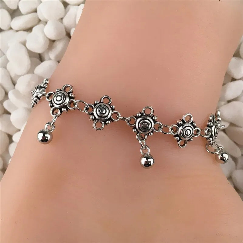 Silver-tone starfish anklet made from electroplated alloy, 17cm length with 10cm tail chain.