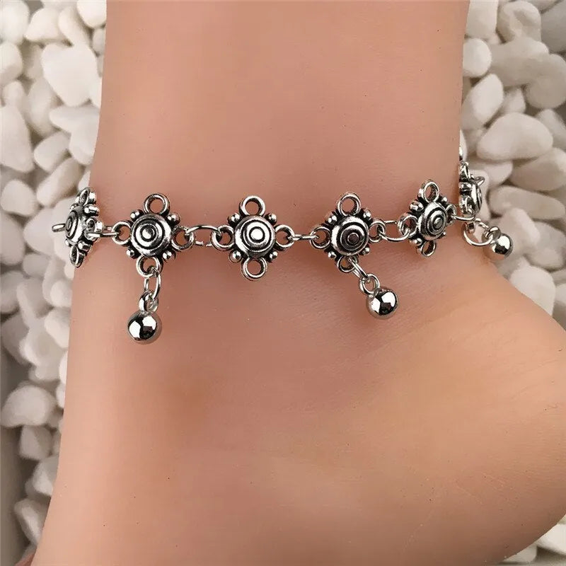 Silver-tone starfish anklet made from electroplated alloy, 17cm length with 10cm tail chain.