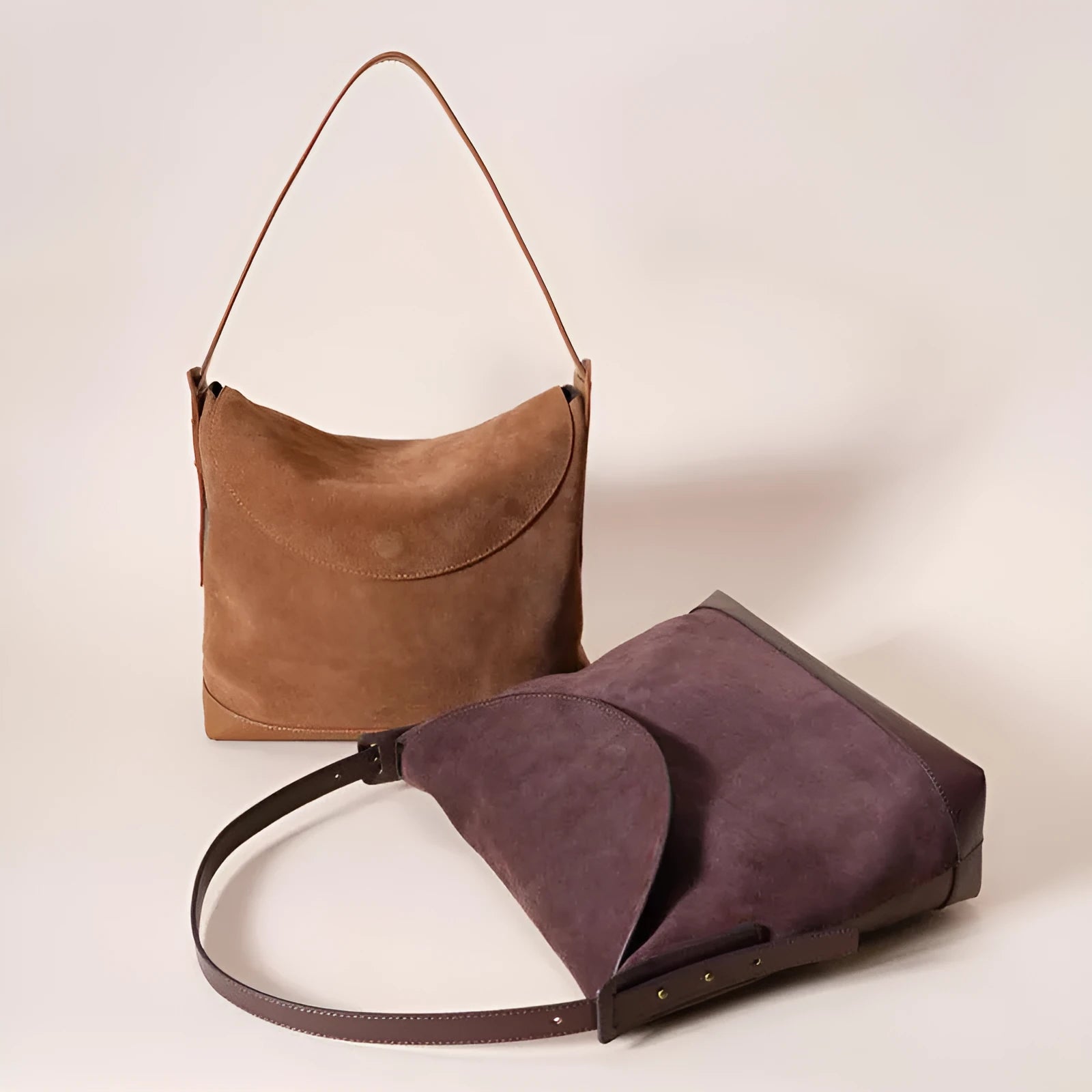 Genuine leather women's shoulder bag in brown with clamshell design and European retro styling