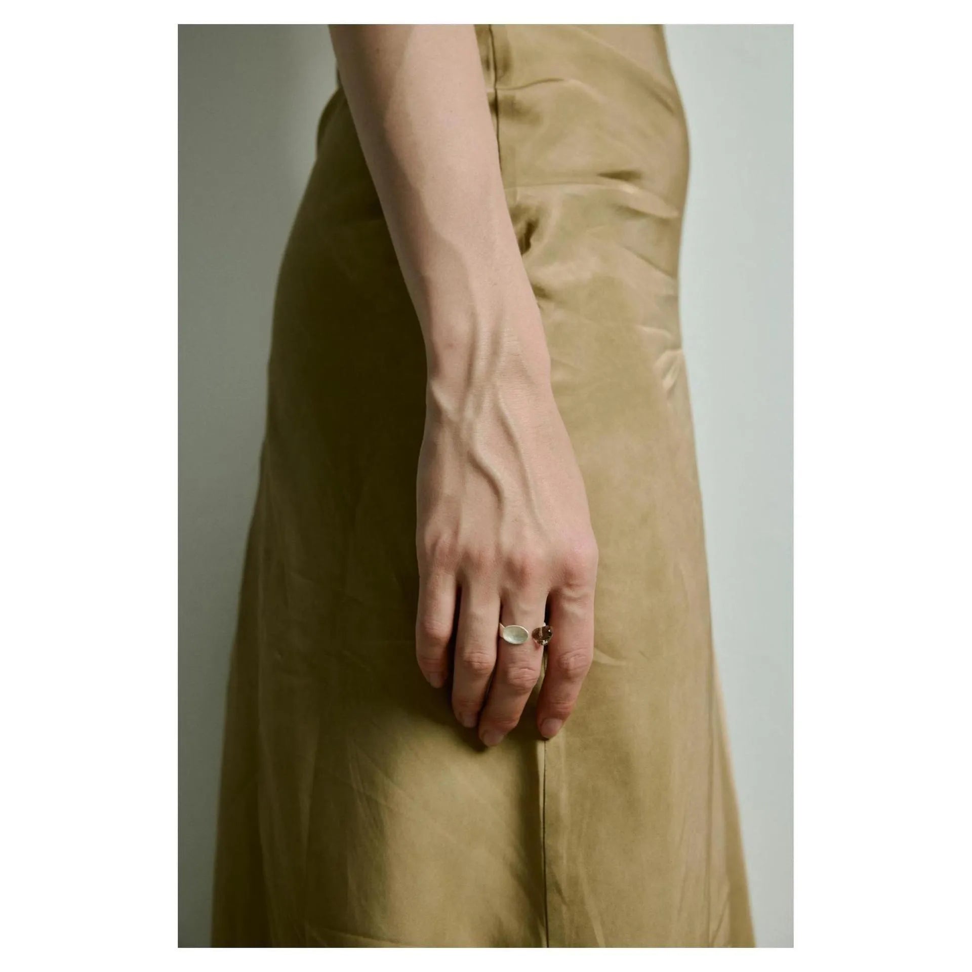 Alloy ring and bracelet set with diamond shape and small round spoon stewed pork motif.