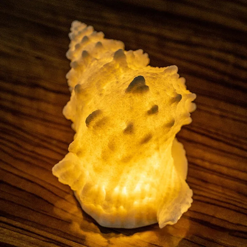 Small night lamp with built-in battery, geometric stereo shape, 13x19x11cm, conch light colour.