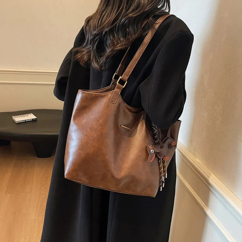 Retro fashion PU leather large capacity tote bag for women with zipper closure in beige colour