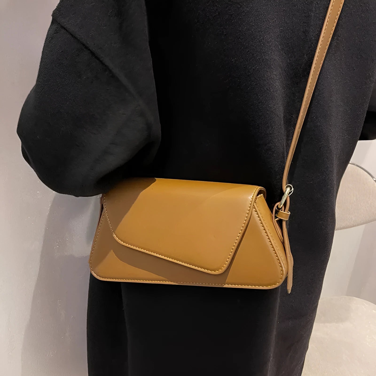 Niche small square PU shoulder bag in khaki, 26x11x5cm, one-shoulder messenger for women