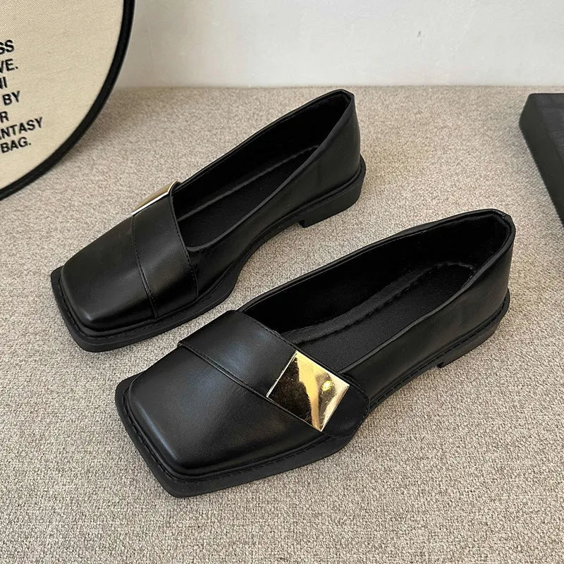 Women's square-toe flat shoes with metal buckle in artificial leather, available in beige, black, brown colours