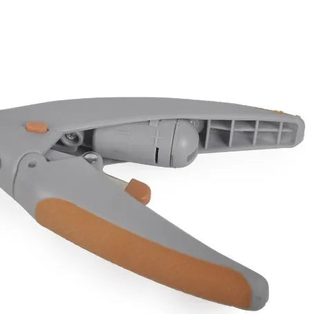Light-up pet nail trimmer with blood line imitation system on blister card packaging