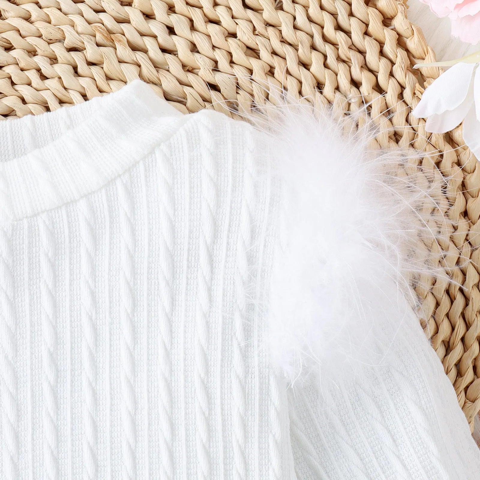 Girls' white three-piece suit set with furry top, woolen skirt, and belt for autumn and winter