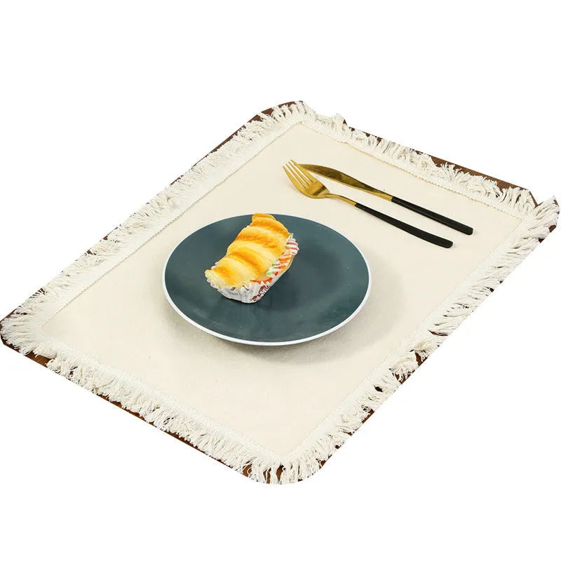 Square polyester placemat in beige or white, sizes 30x30cm and 45x30cm, for dining table protection.