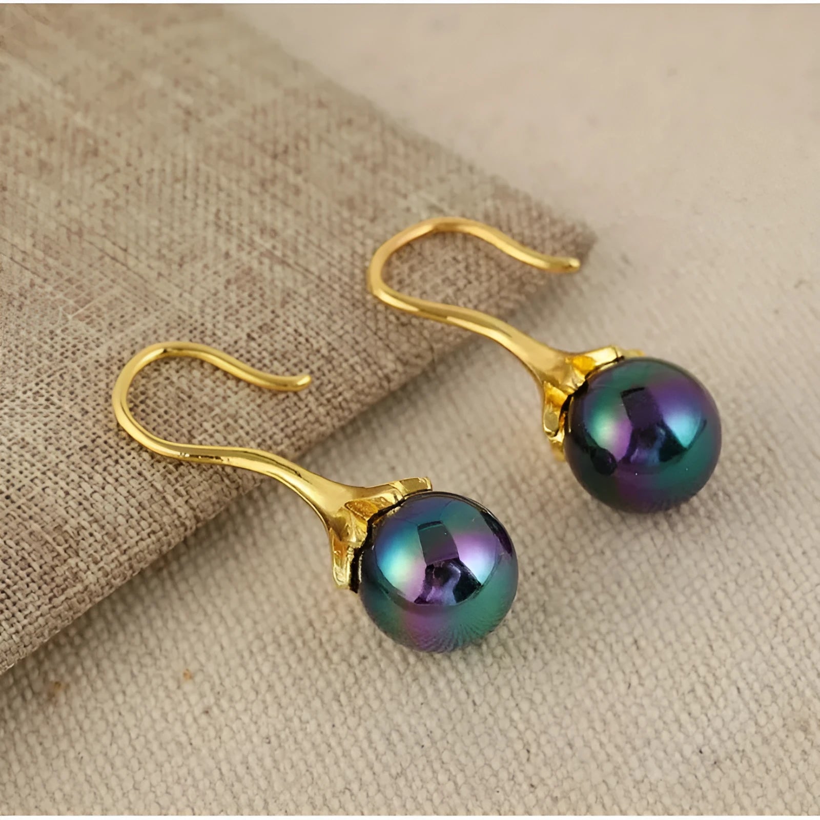 Gold electroplated retro fashion women's earrings with alloy construction and personalised creative design