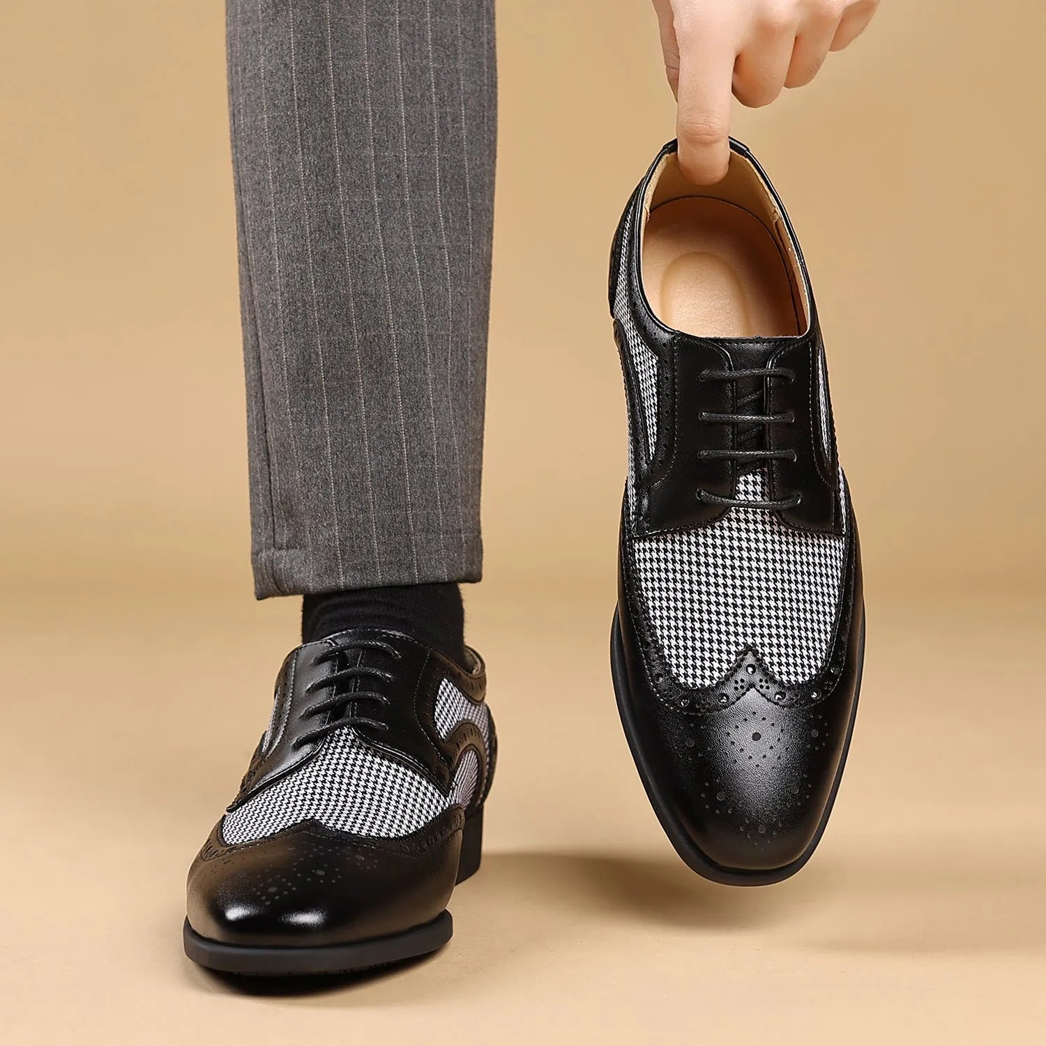 Men's houndstooth pattern casual shoes in square-toe design with lace-up front.