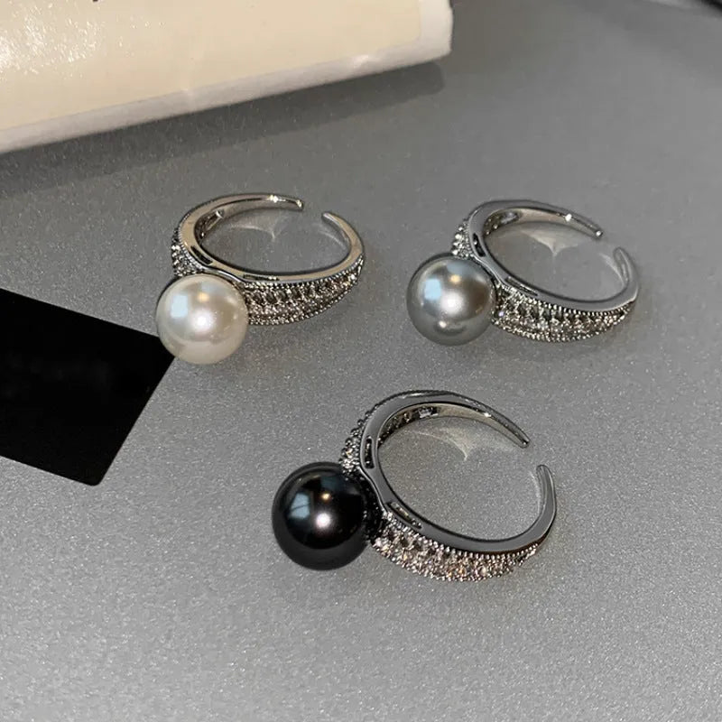 Adjustable opening copper ring with geometric design in black pearl colour for women