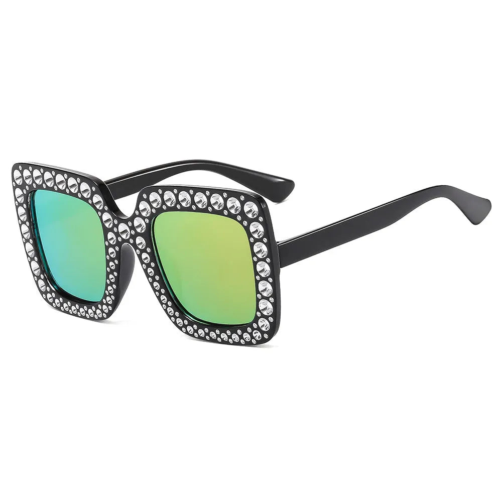 Personality fashion sunglasses in plastic box with multiple frame and lens colour options