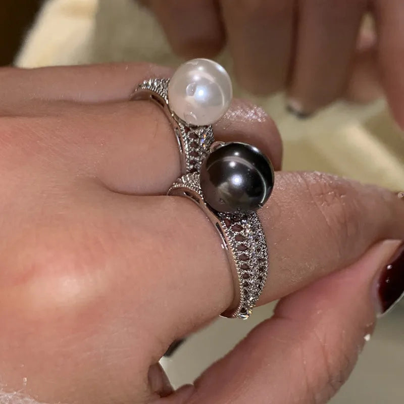 Adjustable opening copper ring with geometric design in black pearl colour for women