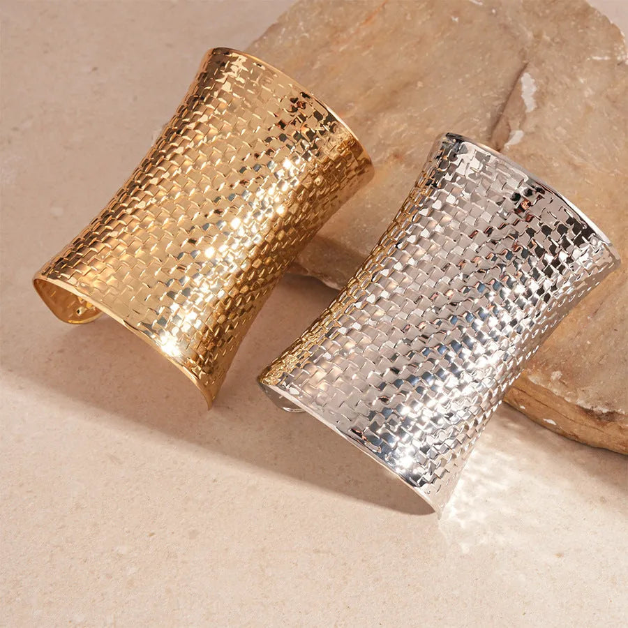 Women's vintage metal bracelet with exaggerated round design in gold colour.