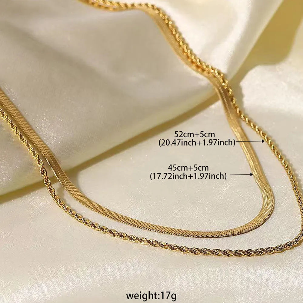 Women's silver geometric pendant necklace on a textured snake bone chain, adjustable from 21 to 50 cm.