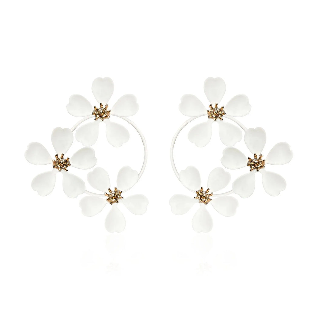 Retro flower-shaped clip-on earrings in black and white colour options
