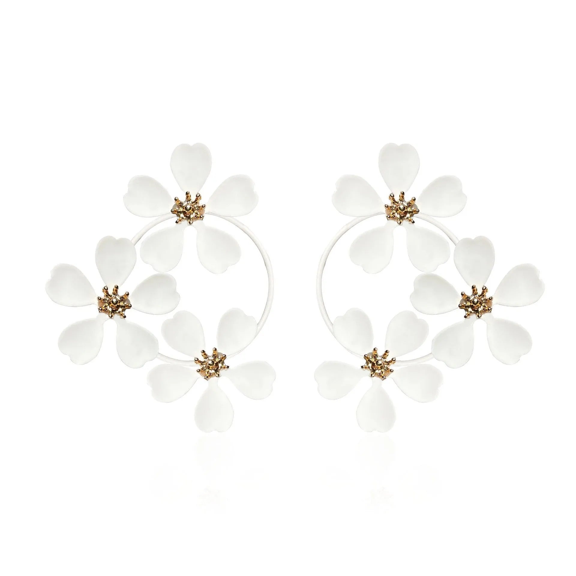 Retro flower-shaped clip-on earrings in black and white colour options