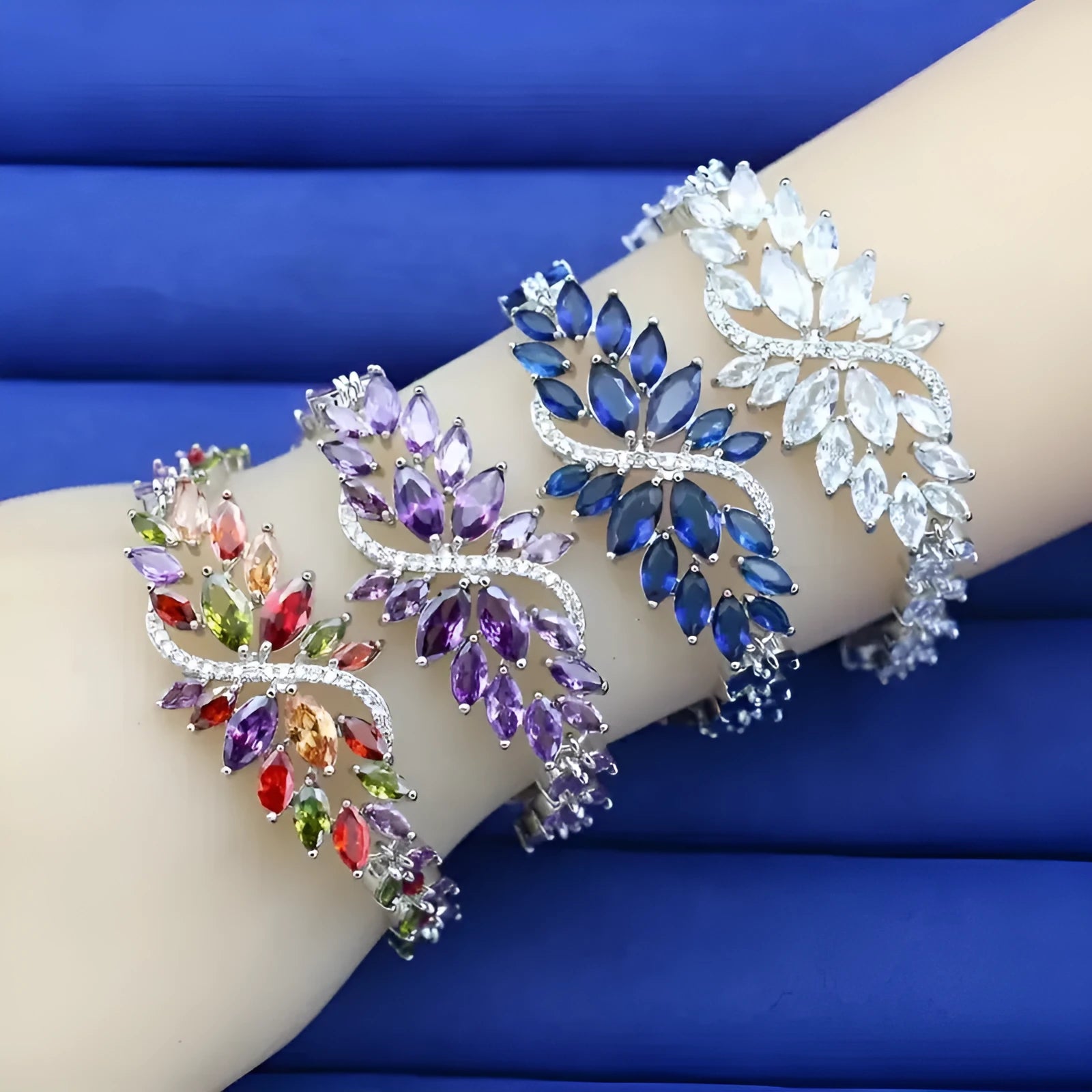 Gold-plated copper bracelet with coloured zircon stones in an ice flower design.