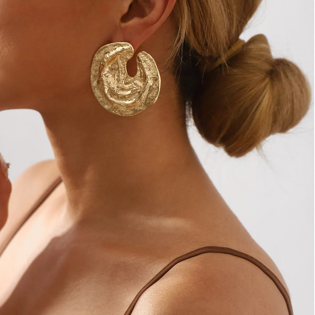 Exaggerated geometric women's earrings with irregular pleating and cold concave-convex texture in gold finish