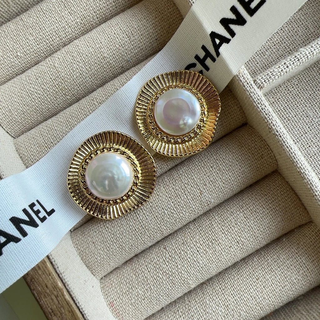Gold electroplated round retro earrings with simple French-style vintage design for women
