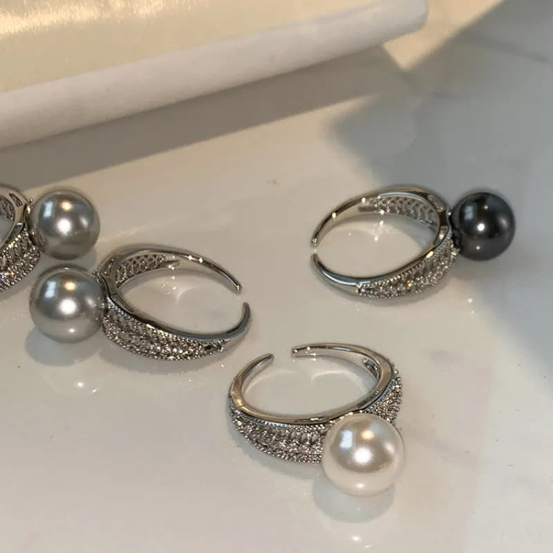 Adjustable opening copper ring with geometric design in black pearl colour for women