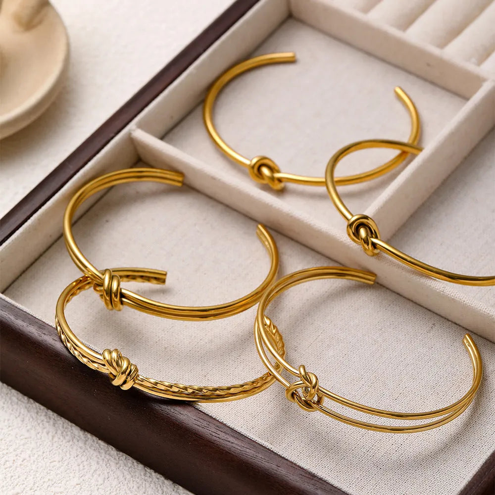 Women's adjustable C-shaped bracelet with double-layer knotted design in gold or silver finish