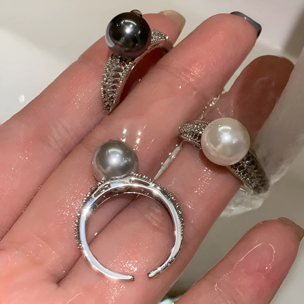 Adjustable opening copper ring with geometric design in black pearl colour for women