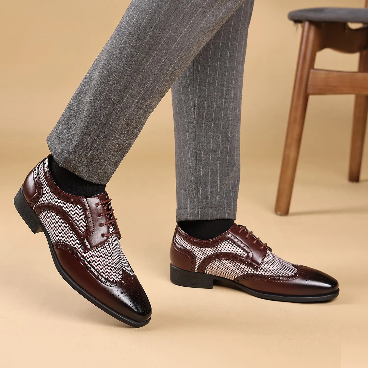 Men's houndstooth pattern casual shoes in square-toe design with lace-up front.