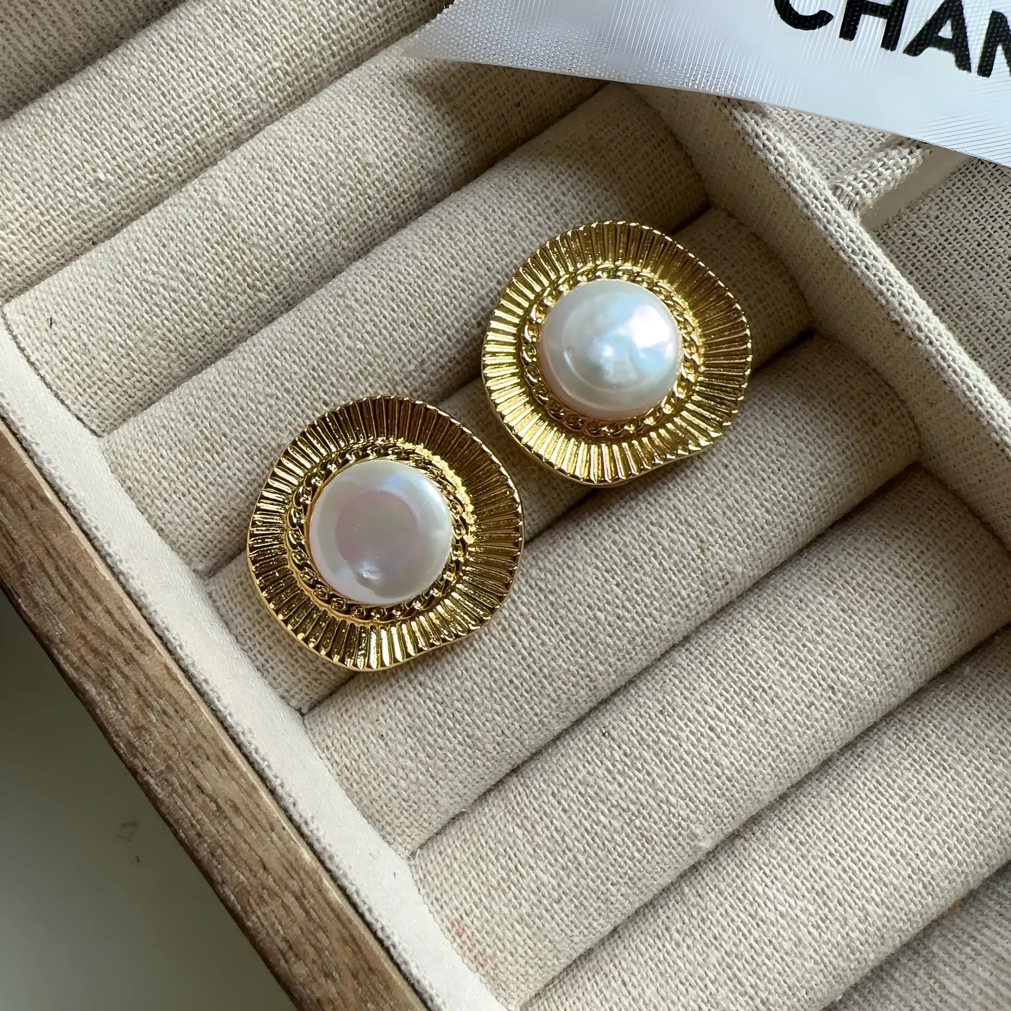 Gold electroplated round retro earrings with simple French-style vintage design for women