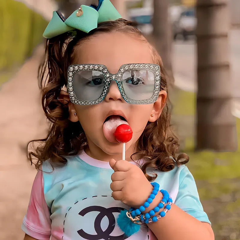 Personality fashion sunglasses in plastic box with multiple frame and lens colour options