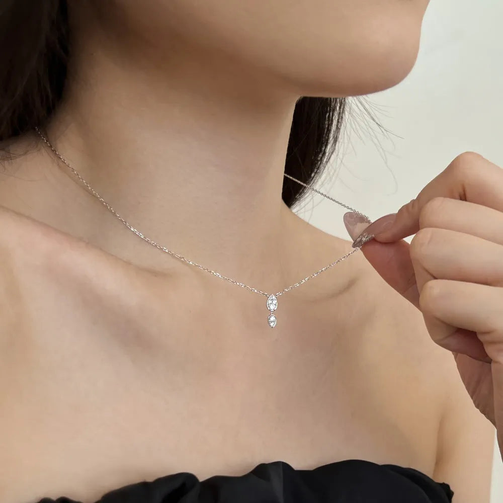 925 silver water drop necklace with round zircon and O-ring chain on display