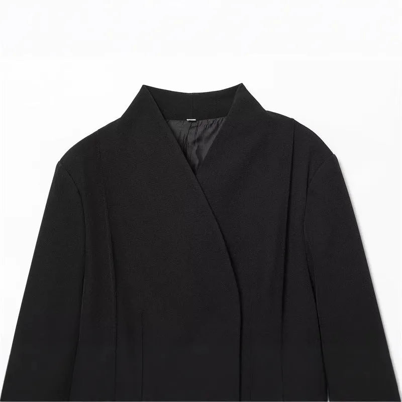 Women's black long sleeved loose fit suit jacket with polyester blend fabric