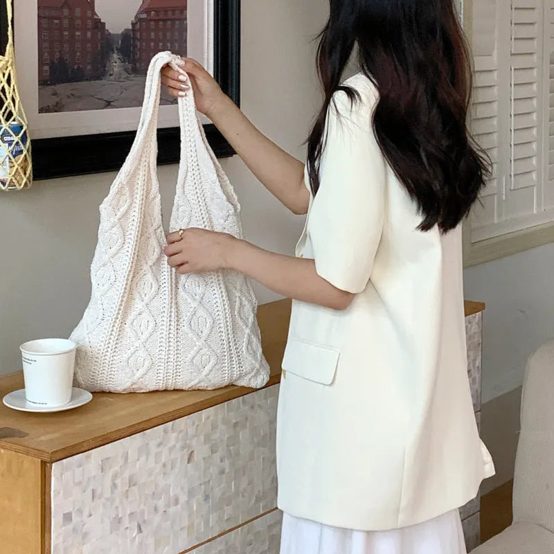 GWomen retro-style hollow knitted tote bag with double shoulder straps in a grass green colour