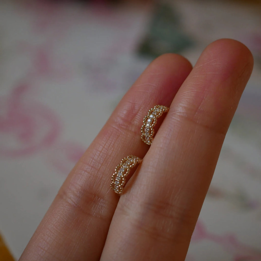Small silver lace earrings with clip fastening in gold or platinum colour options