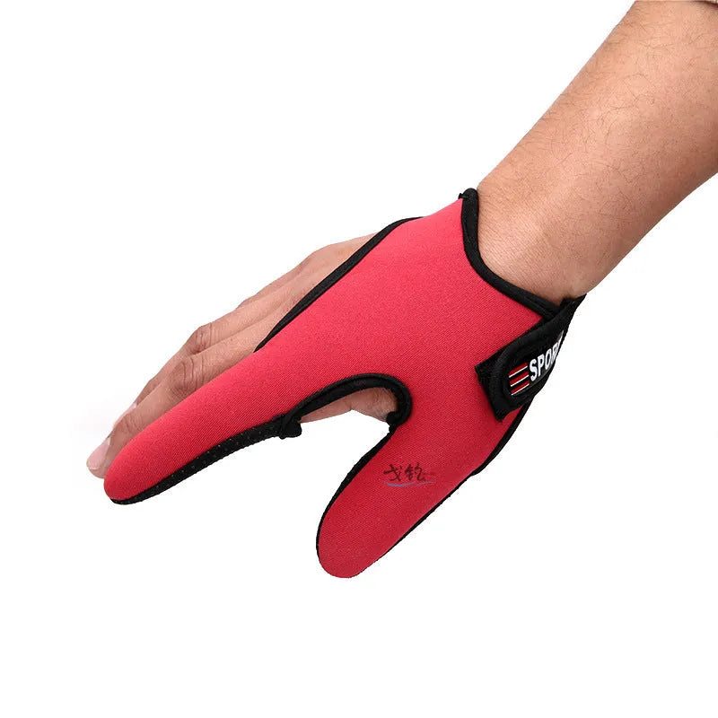 A single two-finger fishing glove in camouflage colour, showing the diving cloth back and microfiber palm material.