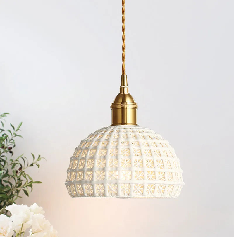 Brass ceramic single-head pendant light, 220V Nordic ceiling lamp for bedroom and dining room